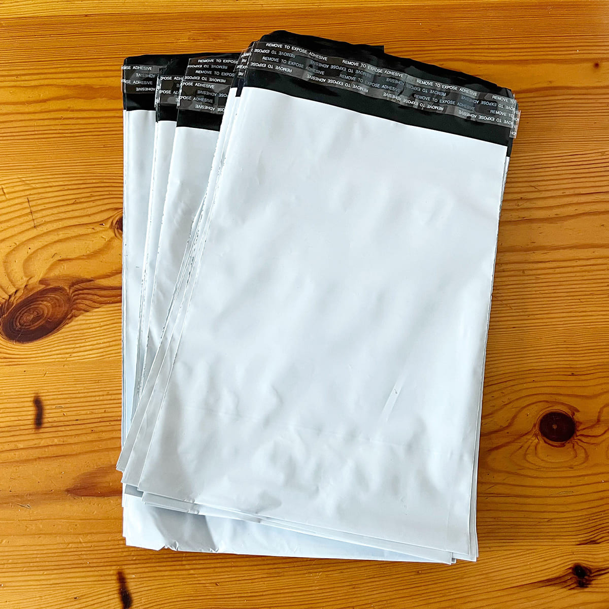 Opaque plastic envelopes with adhesive closure (x50)  - Caudie