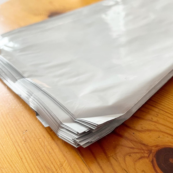 Enveloppes plastique opaque à fermeture adhésive (x50)  - Caudie