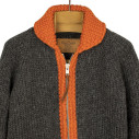 Cardigan Eagle Cowichan en laine vierge 6 fils tricoté à la main - anthracite, orange, jaune et bleu - Caudie