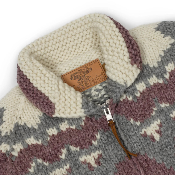 Cardigan Cowichan en laine vierge 6 fils tricoté à la main - mauve, gris et écru - Caudie Cardigan Cowichan en laine vierge 6 fils tricoté à la main - mauve, gris et écru - Caudie