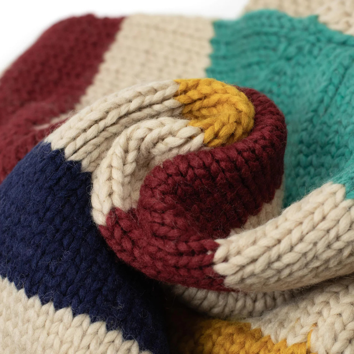 Cardigan Cowichan en laine vierge 6 fils tricoté à la main - rayures multicolores - Caudie