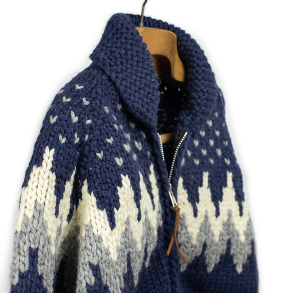 Cardigan Cowichan en laine vierge 6 fils tricoté à la main - navy et gris - Caudie Cardigan Cowichan en laine vierge 6 fils tricoté à la main - navy et gris - Caudie