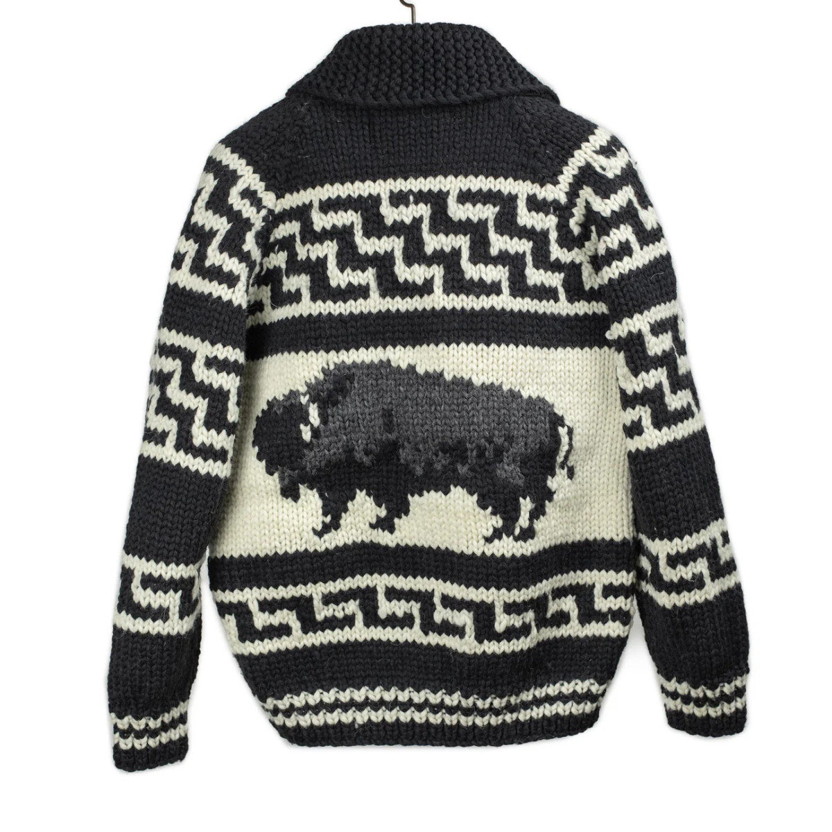Cardigan Cowichan en laine vierge 6 fils tricoté à la main - noir, gris et écru - Caudie