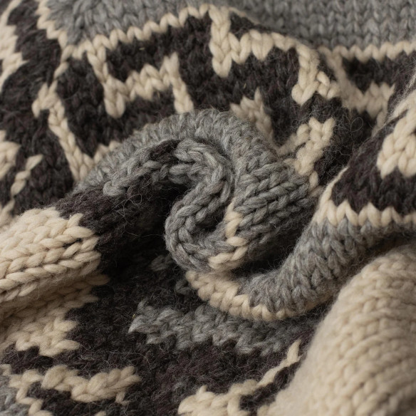 Cardigan Cowichan en laine vierge 6 fils tricoté à la main - gris - Caudie