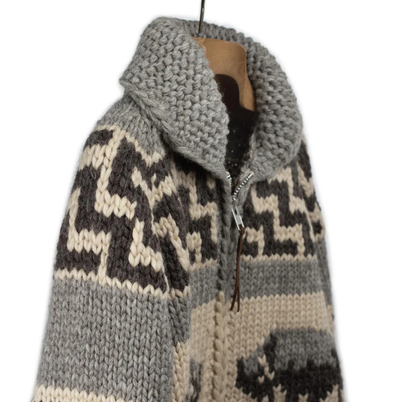 Cardigan Cowichan en laine vierge 6 fils tricoté à la main - gris - Caudie