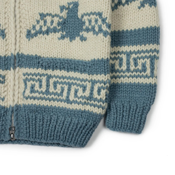 Cardigan Cowichan en laine vierge 6 fils tricoté à la main - country blue et blanc - Caudie Cardigan Cowichan en laine vierge 6 fils tricoté à la main - country blue et blanc - Caudie